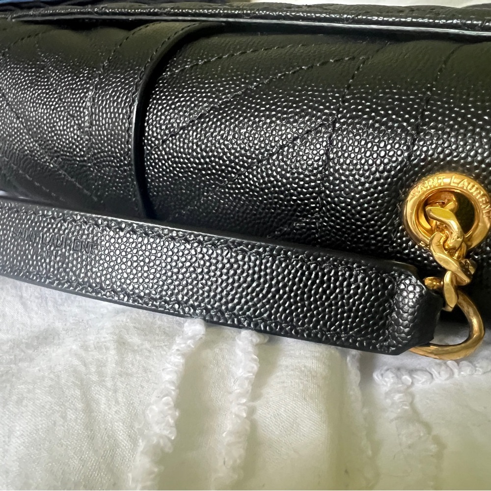 Like New Authentic YSL Envelope Tri-quilt gold on black Grain de Poudre leather - Picture 8 of 14